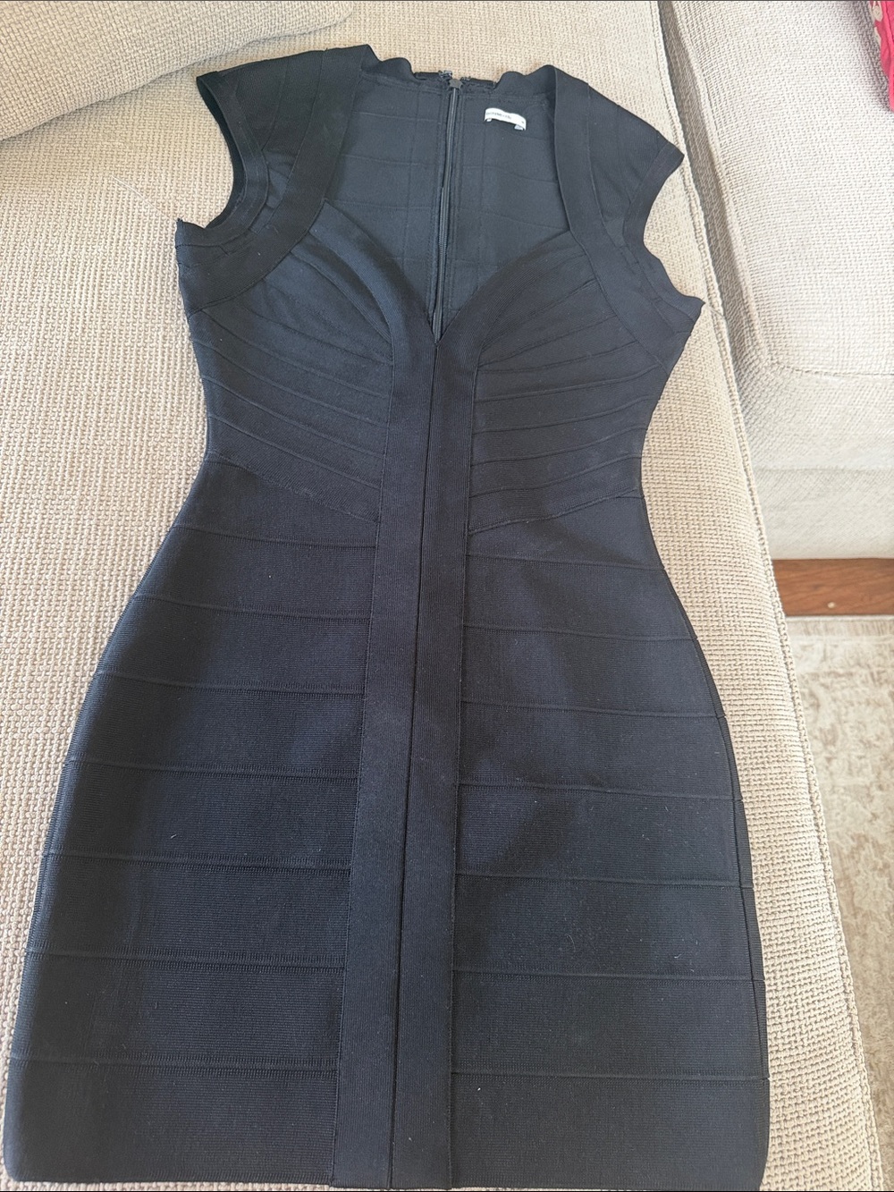 Black Sculpted Cap-Sleeve Bandage Dress House of cb size M